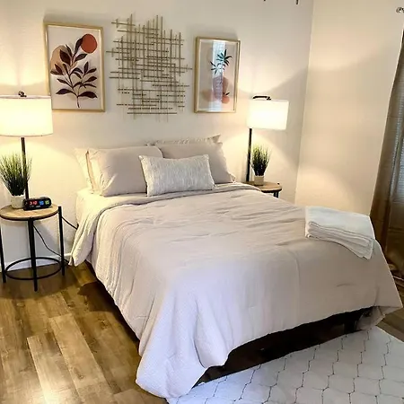 Contemporary 2-Bedroom Rental Unit Eagle Pass Exterior photo