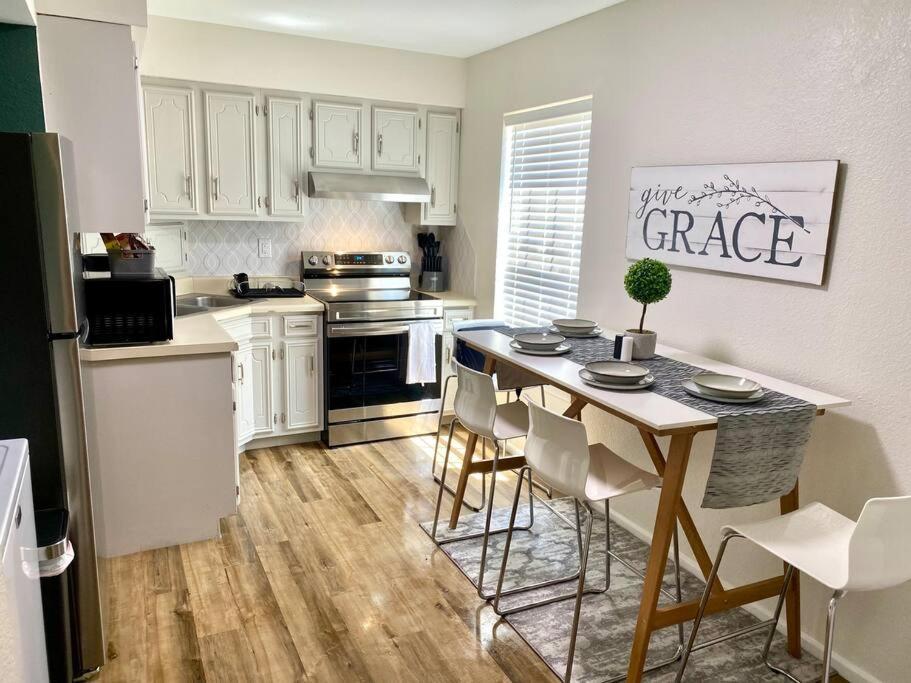 Contemporary 2-bedroom Unit