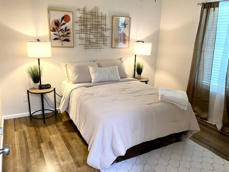 Contemporary 2-bedroom Unit