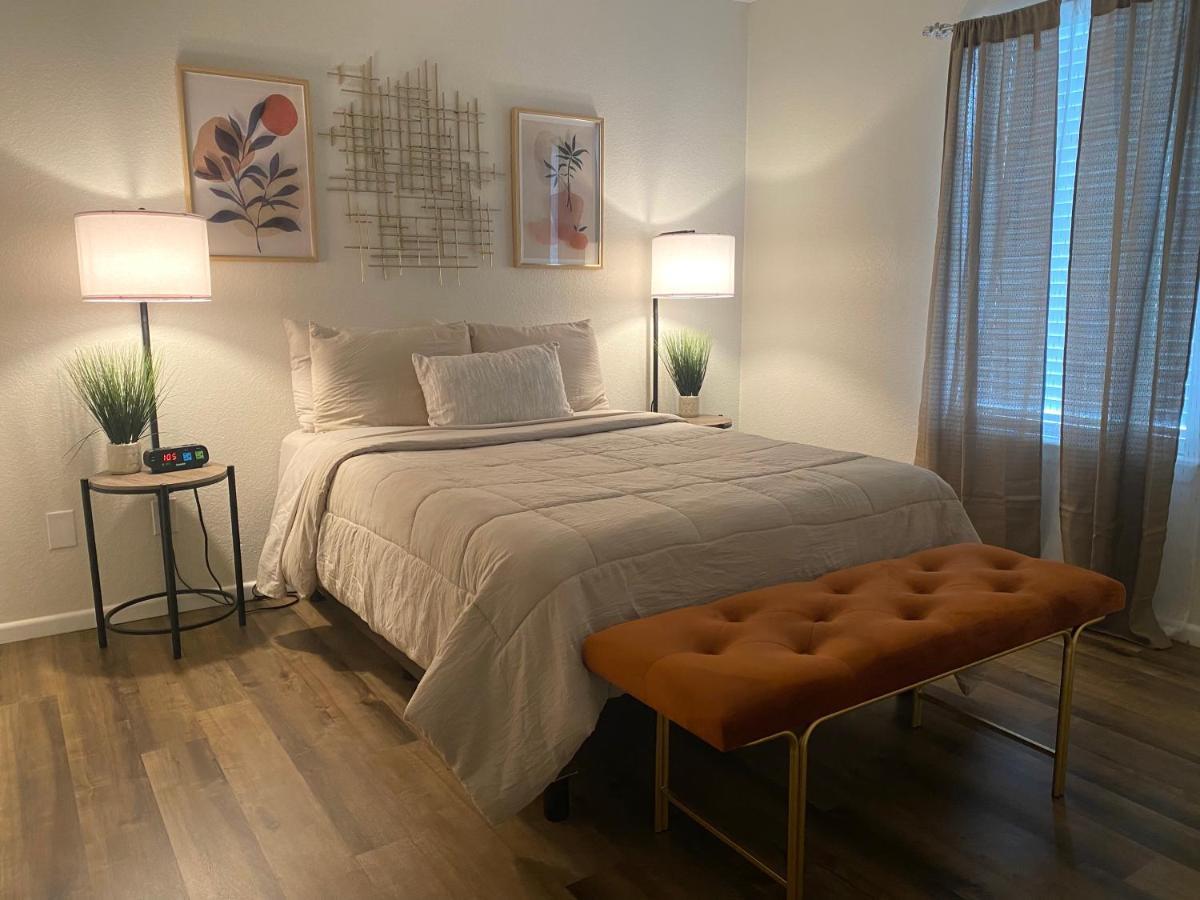 Apartment Contemporary 2-bedroom Unit